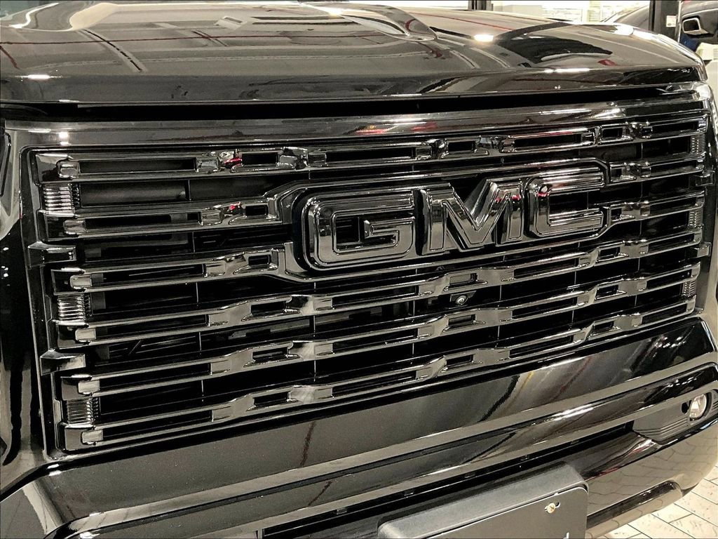 Used 2025 GMC Canyon Denali w/ LPO, Denali Black Edition image 32