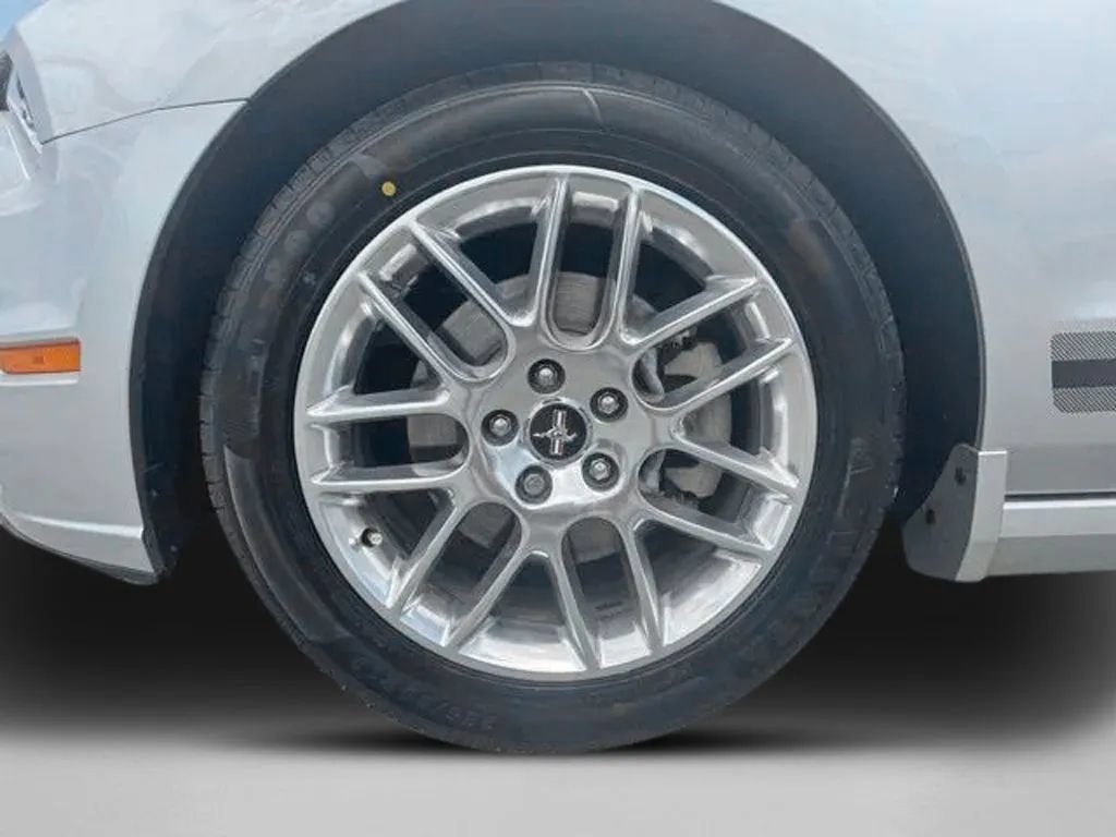 Used 2013 Ford Mustang Premium RWD image 23