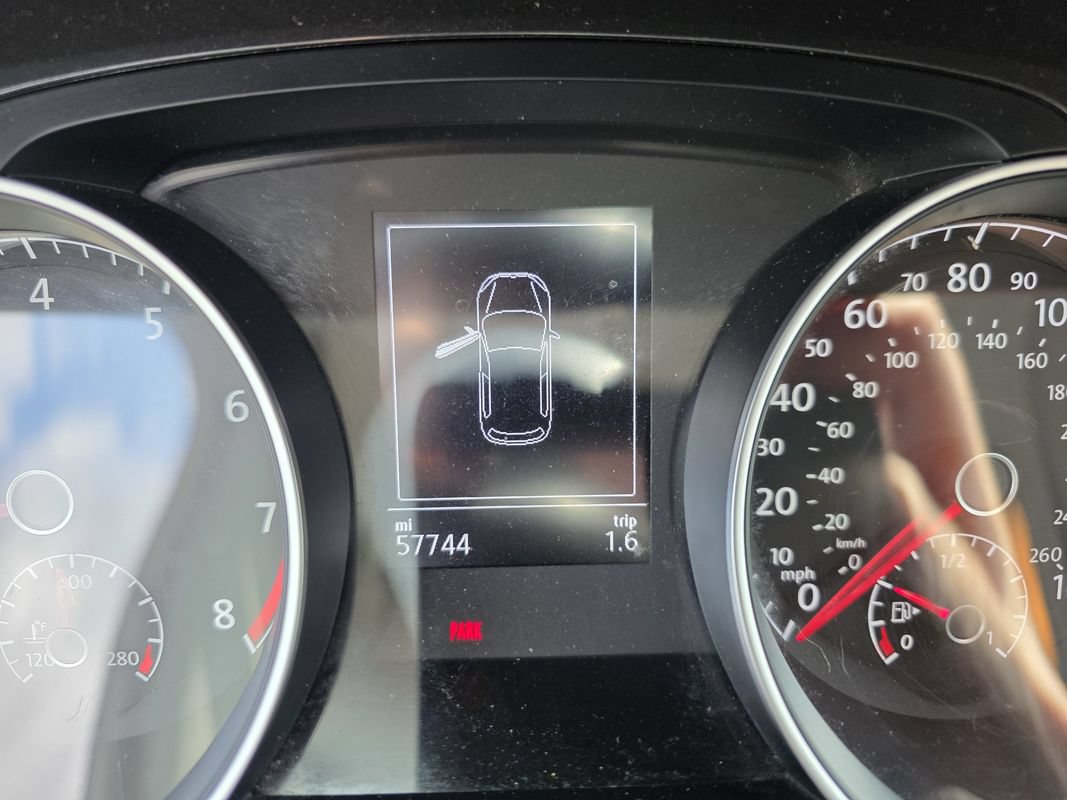 Used 2020 Volkswagen Golf 4-Door FWD image 25