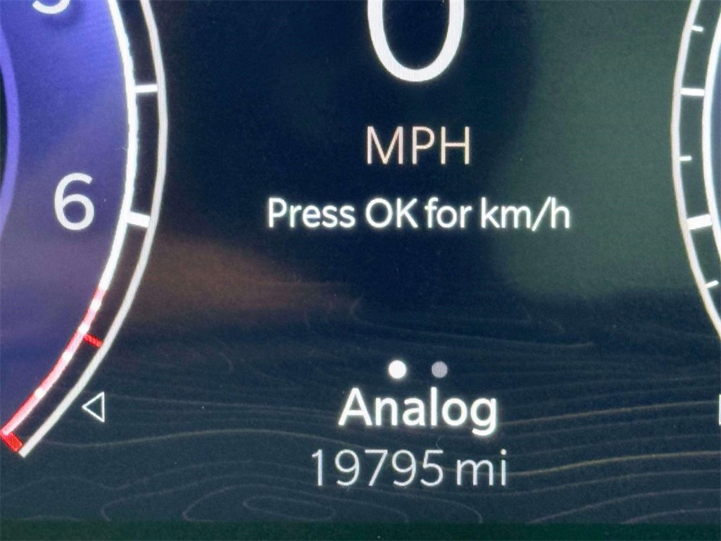 Used 2024 Jeep Grand Cherokee Altitude image 18