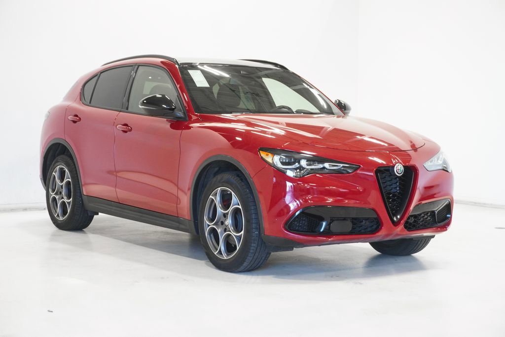 Used 2024 Alfa Romeo Stelvio Sprint image 4