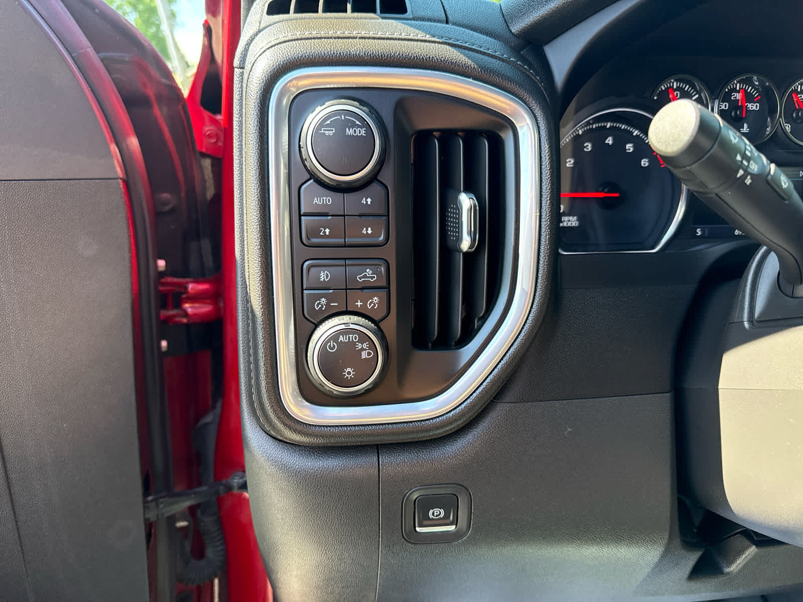Used 2022 Chevrolet Silverado 1500 LT Trail Boss w/ Bed Protection Package AWD/4WD image 17