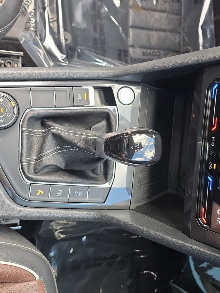 Used 2022 Volkswagen Tiguan SEL R-Line AWD/4WD image 22