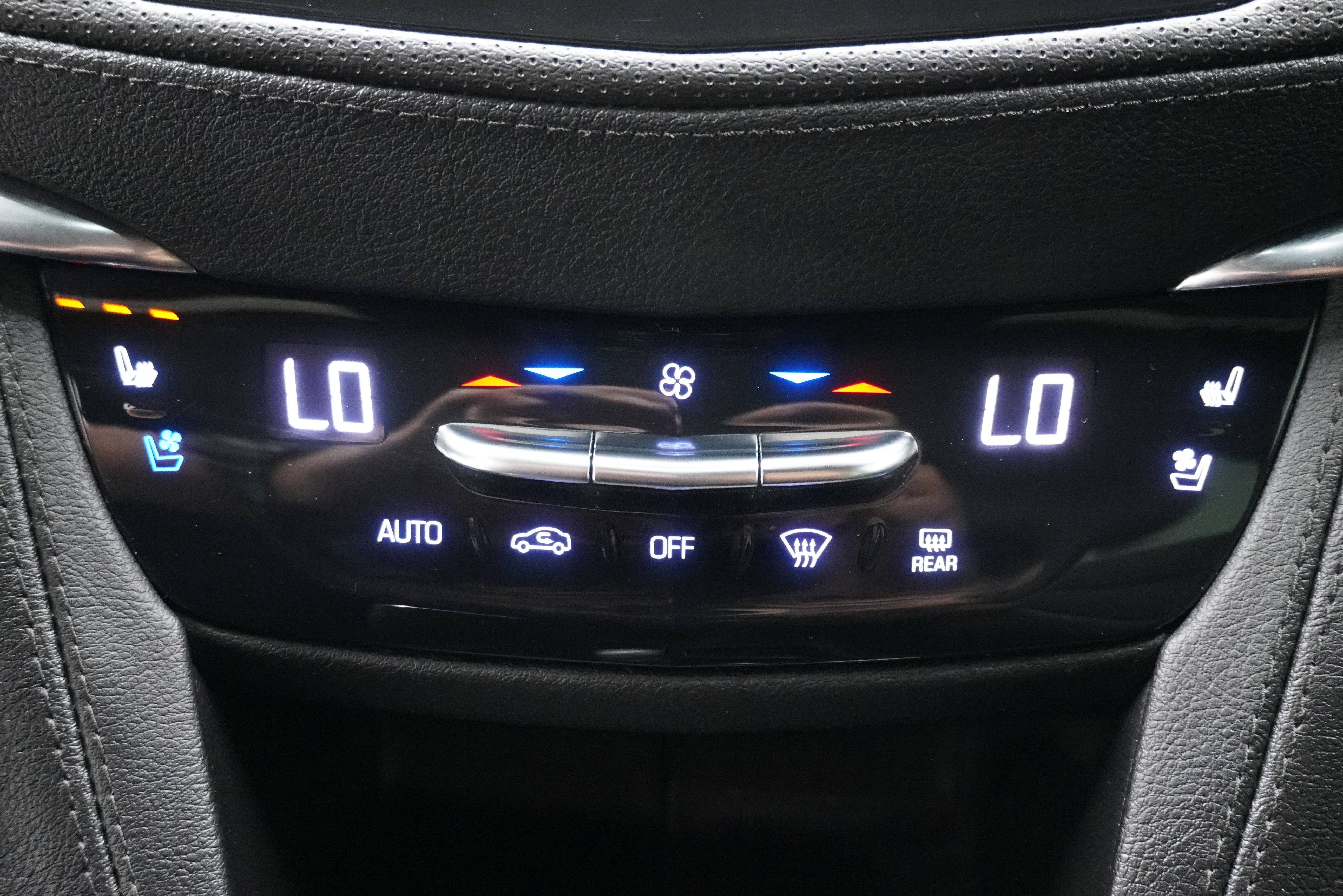 Used 2022 Cadillac XT5 Premium Luxury w/ Technology Package FWD image 25