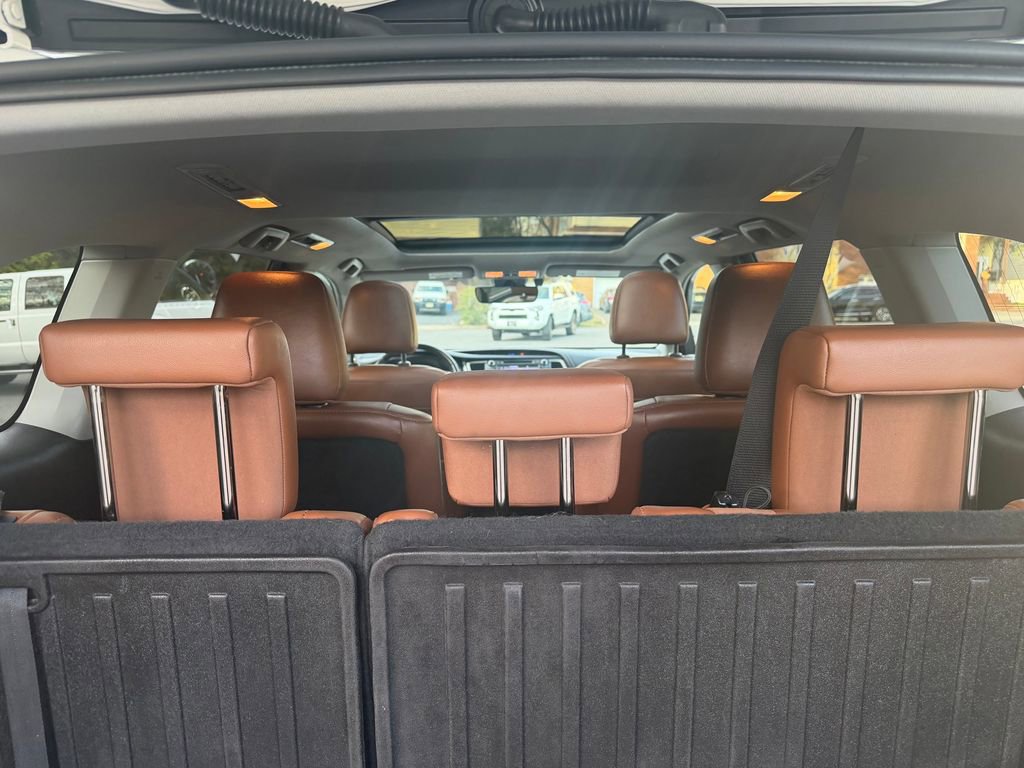 Used 2019 Toyota Highlander Limited Platinum AWD/4WD image 7