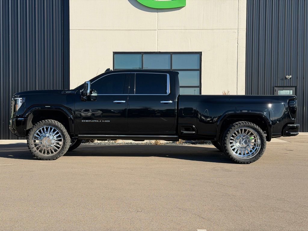 Used 2024 GMC Sierra 3500 Denali Ultimate AWD/4WD image 2