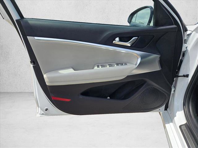 Used 2025 Genesis G70 2.5T image 12