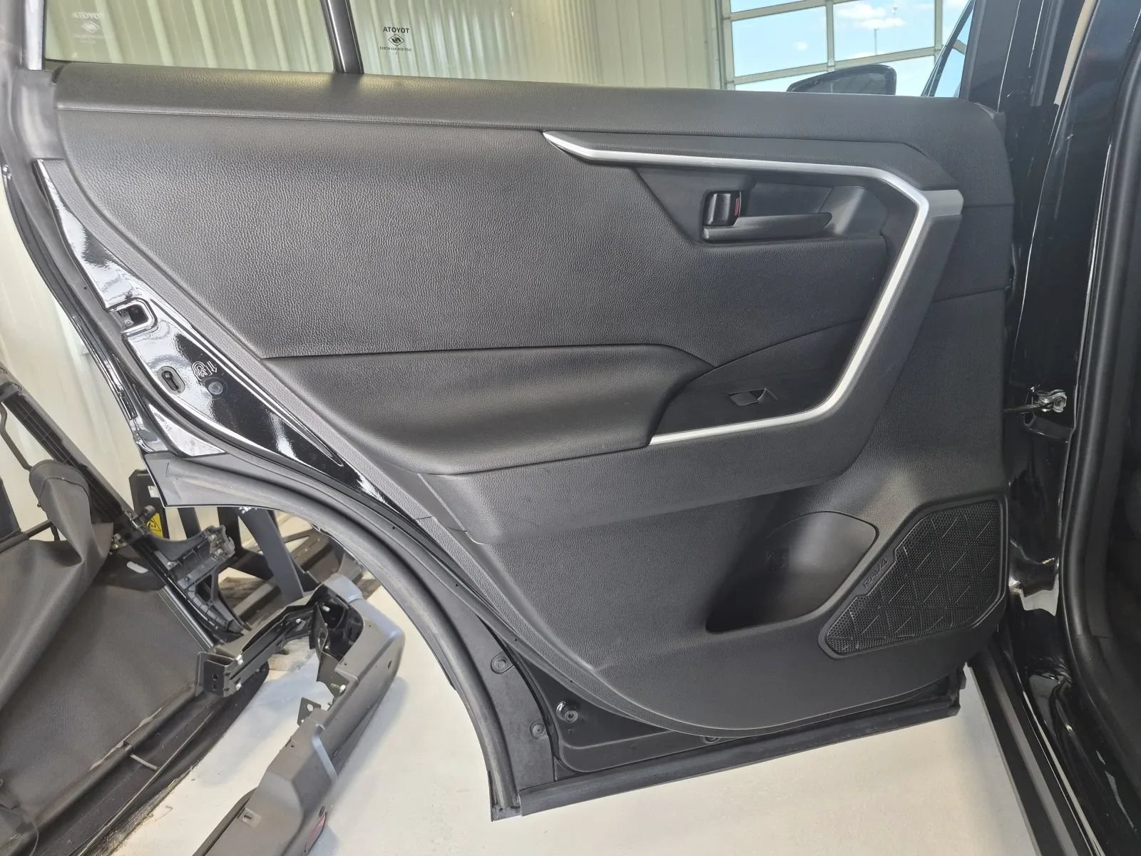 Used 2022 Toyota RAV4 LE AWD/4WD image 11
