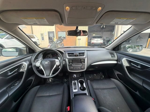 Used 2017 Nissan Altima 2.5 SR FWD image 14