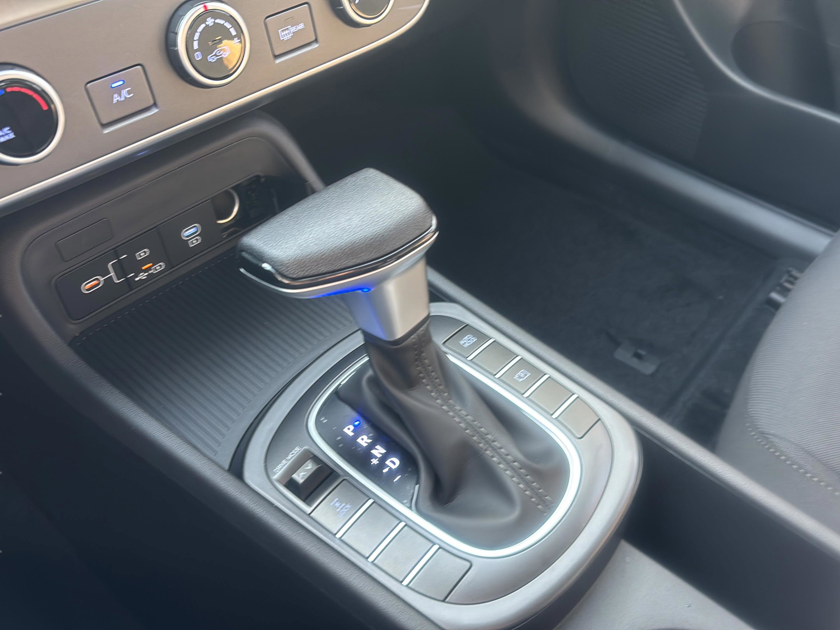 New 2026 Hyundai Kona SE image 18