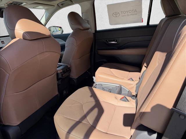 New 2026 Toyota Grand Highlander Platinum image 9