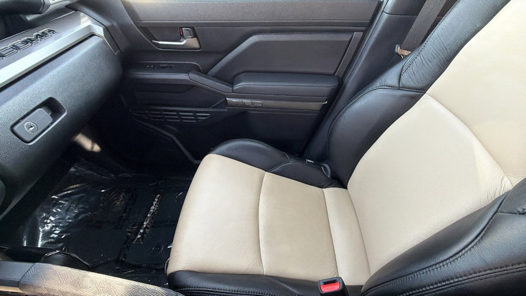 Used 2024 Toyota Tacoma TRD Sport w/ TRD Sport Upgrade Package image 12