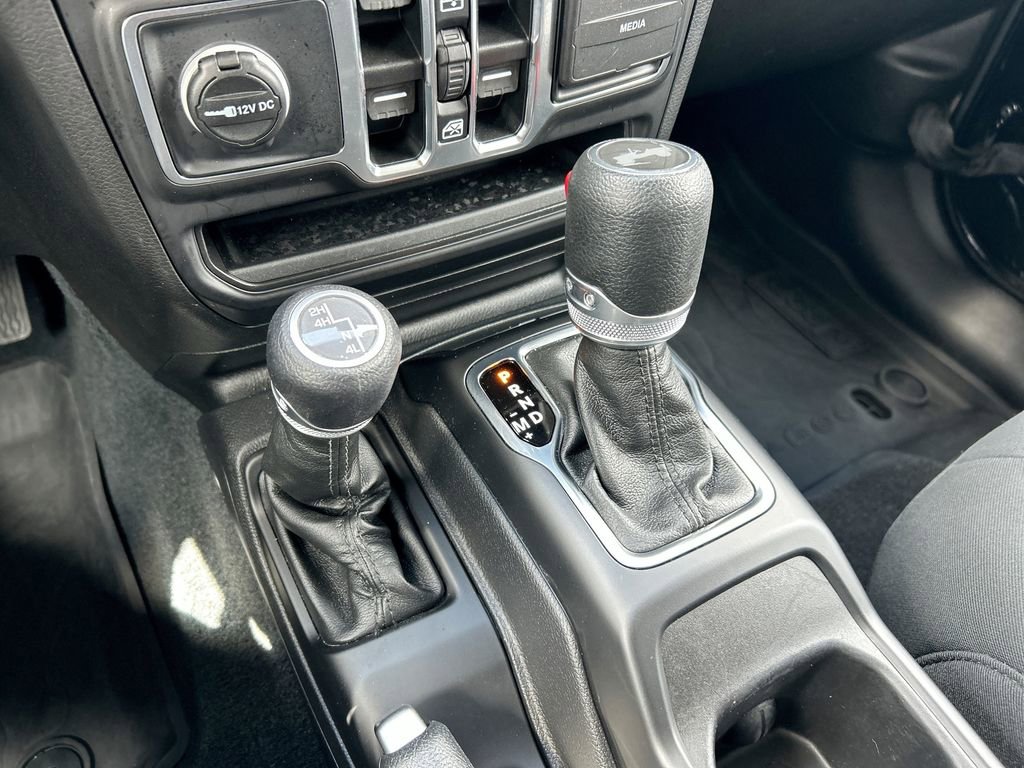 Used 2023 Jeep Wrangler Unlimited Sport AWD/4WD image 19