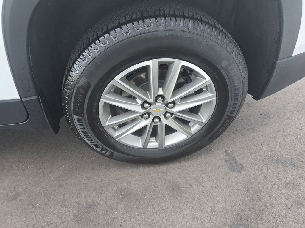 Used 2023 Chevrolet Traverse LT FWD image 26