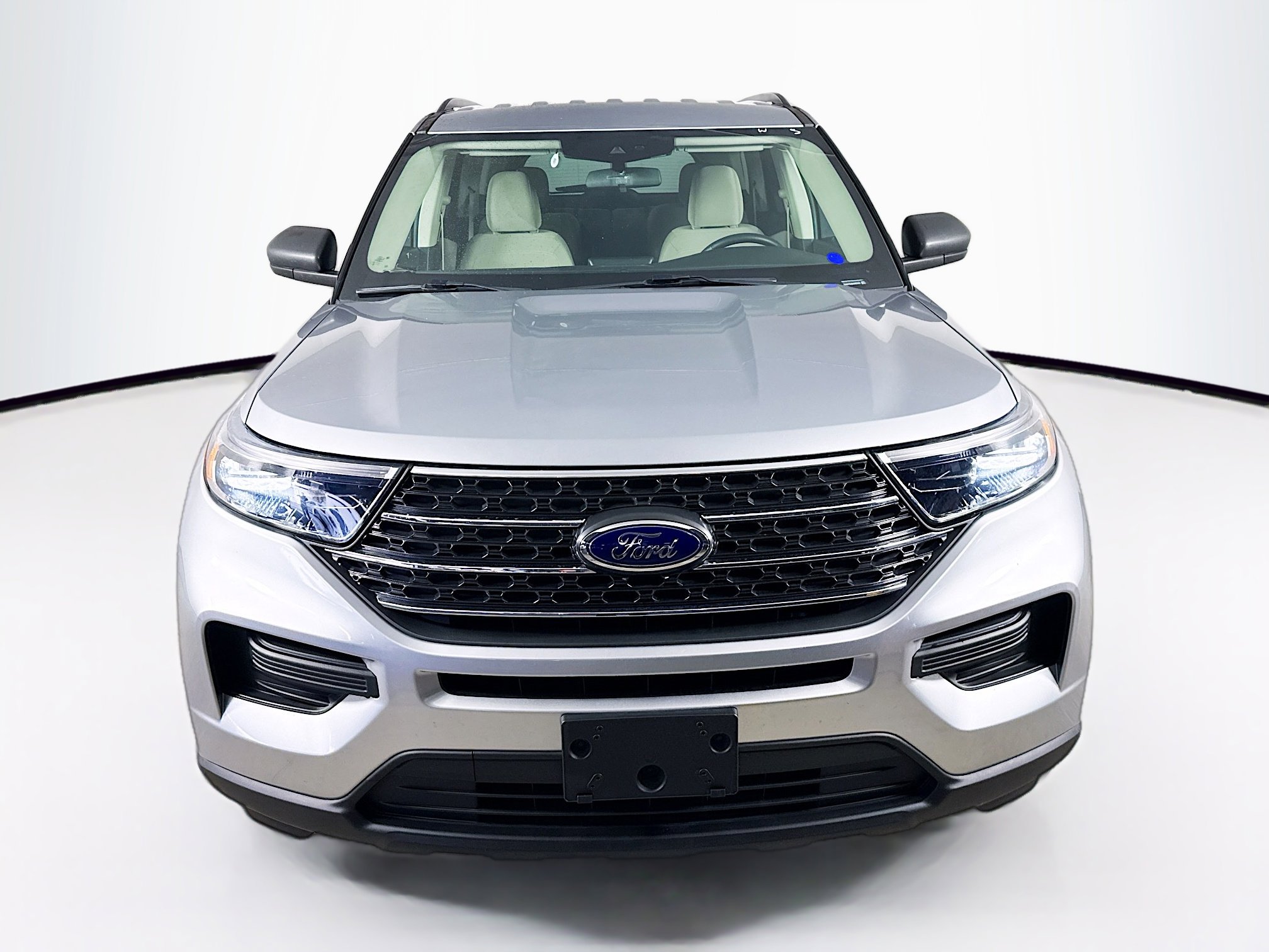 Used 2022 Ford Explorer XLT image 3