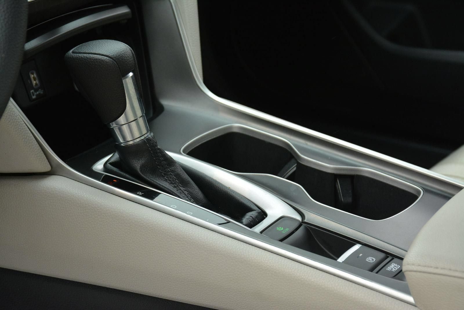 Used 2018 Honda Accord EX image 8
