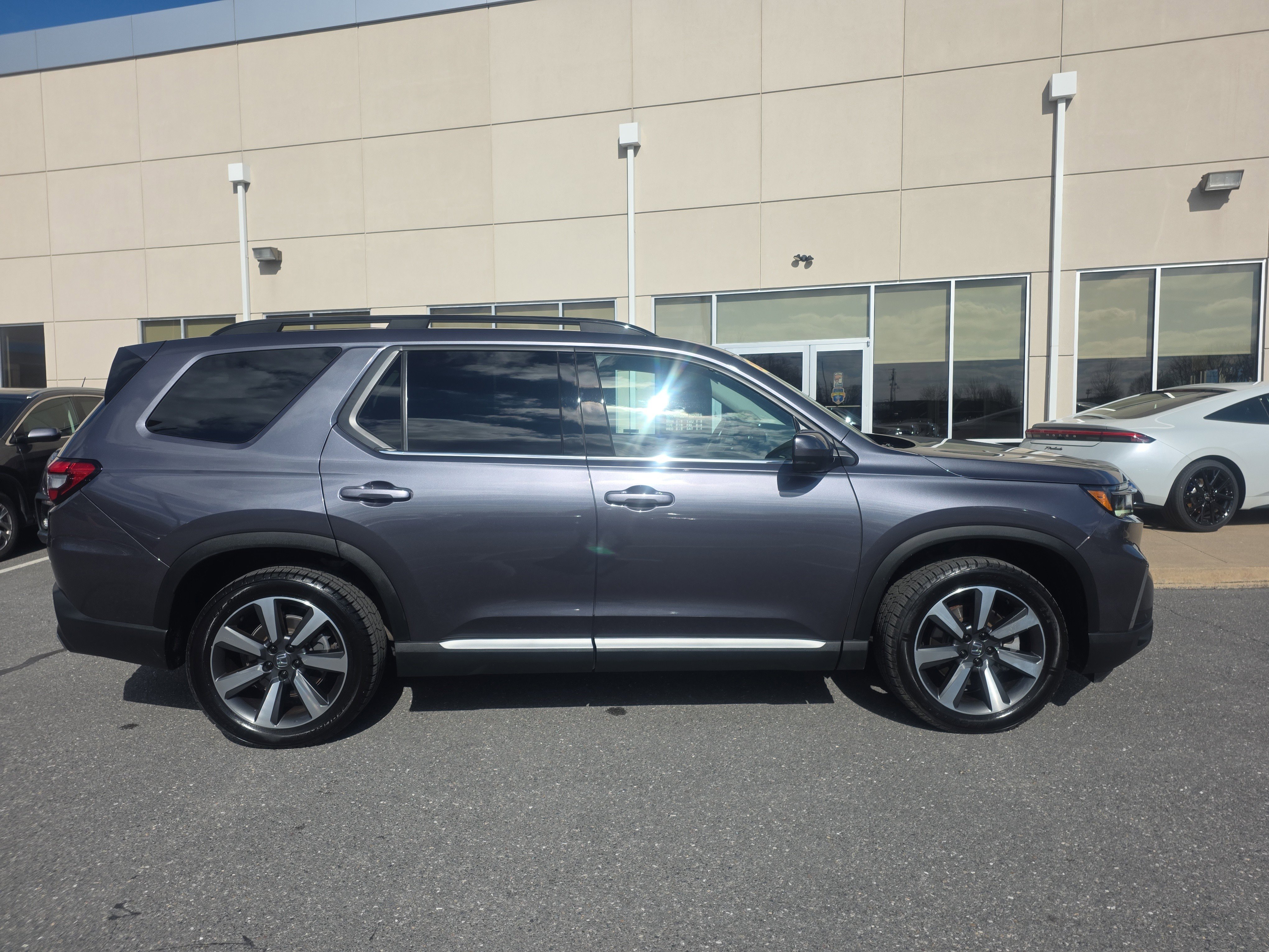 Used 2023 Honda Pilot Elite image 4