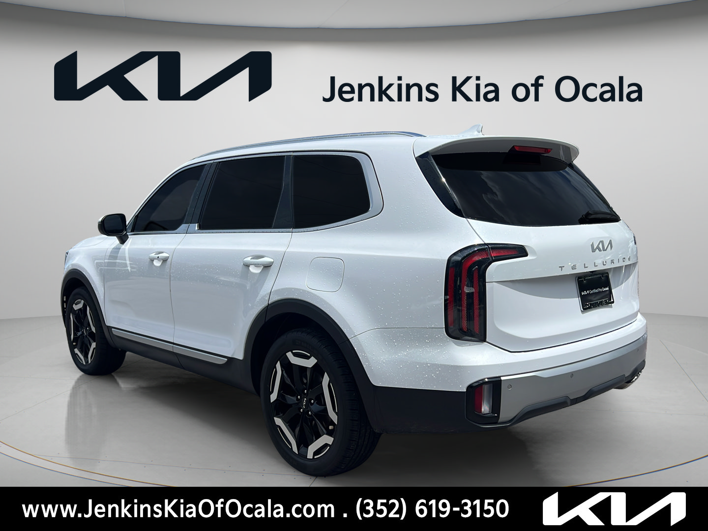 Certified 2023 Kia Telluride EX w/ EX Captain's Chair Package FWD image 5