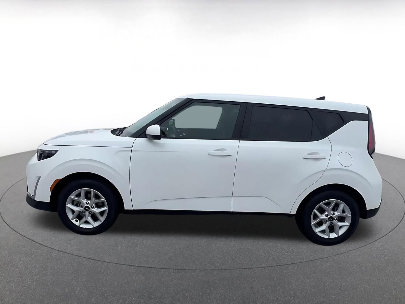 Used 2025 Kia Soul LX w/ LX Technology Package image 8