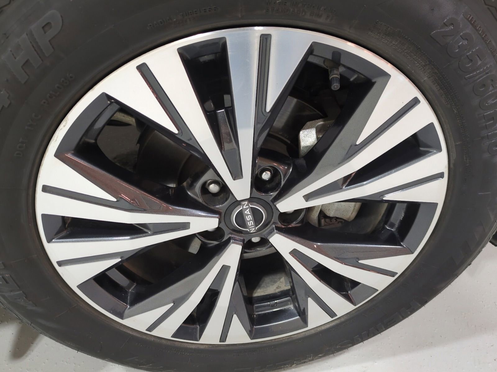 Used 2023 Nissan Rogue SV FWD image 9