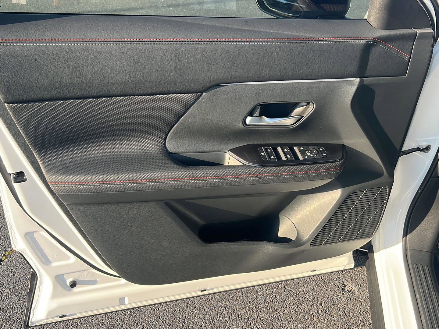 Used 2026 Nissan Kicks SR image 16