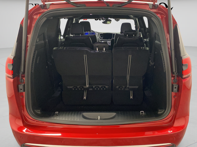 Used 2027 Chrysler Pacifica Select FWD image 31