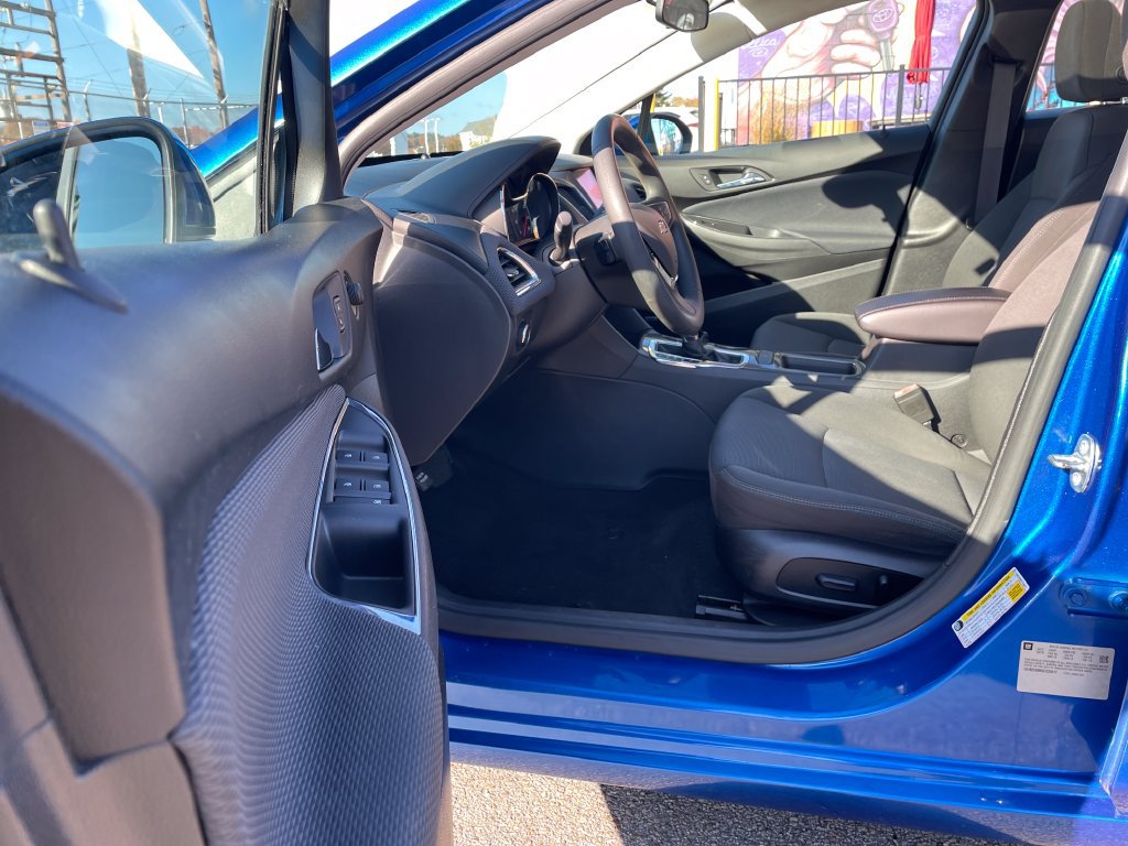 Used 2016 Chevrolet Cruze LT w/ Sun And Sound Package FWD image 14