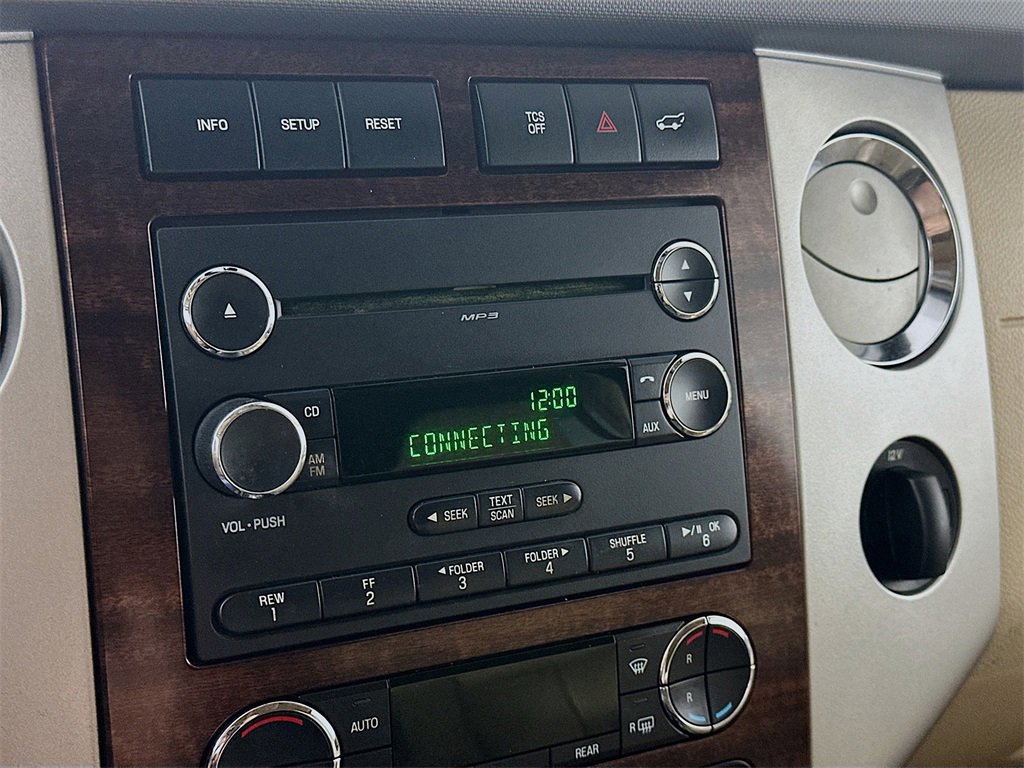 Used 2013 Ford Expedition XLT image 17