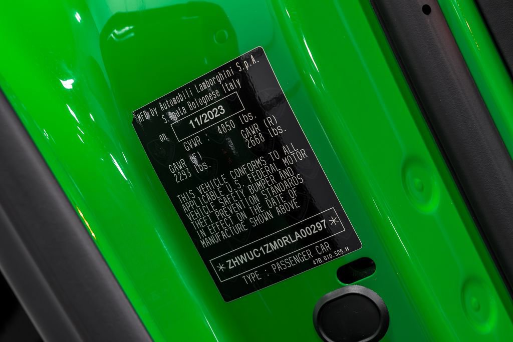 Used 2024 Lamborghini Revuelto image 10