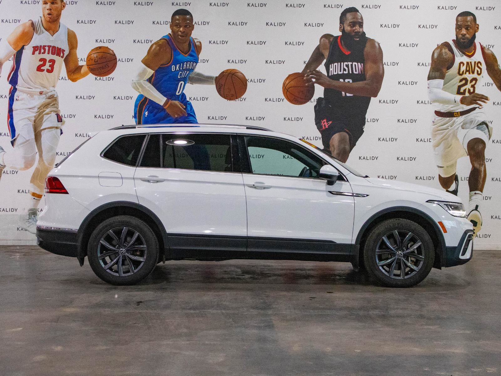 Used 2022 Volkswagen Tiguan SE AWD/4WD image 18