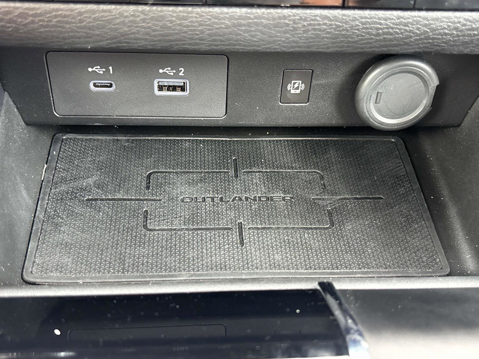 Used 2024 Mitsubishi Outlander SE image 25