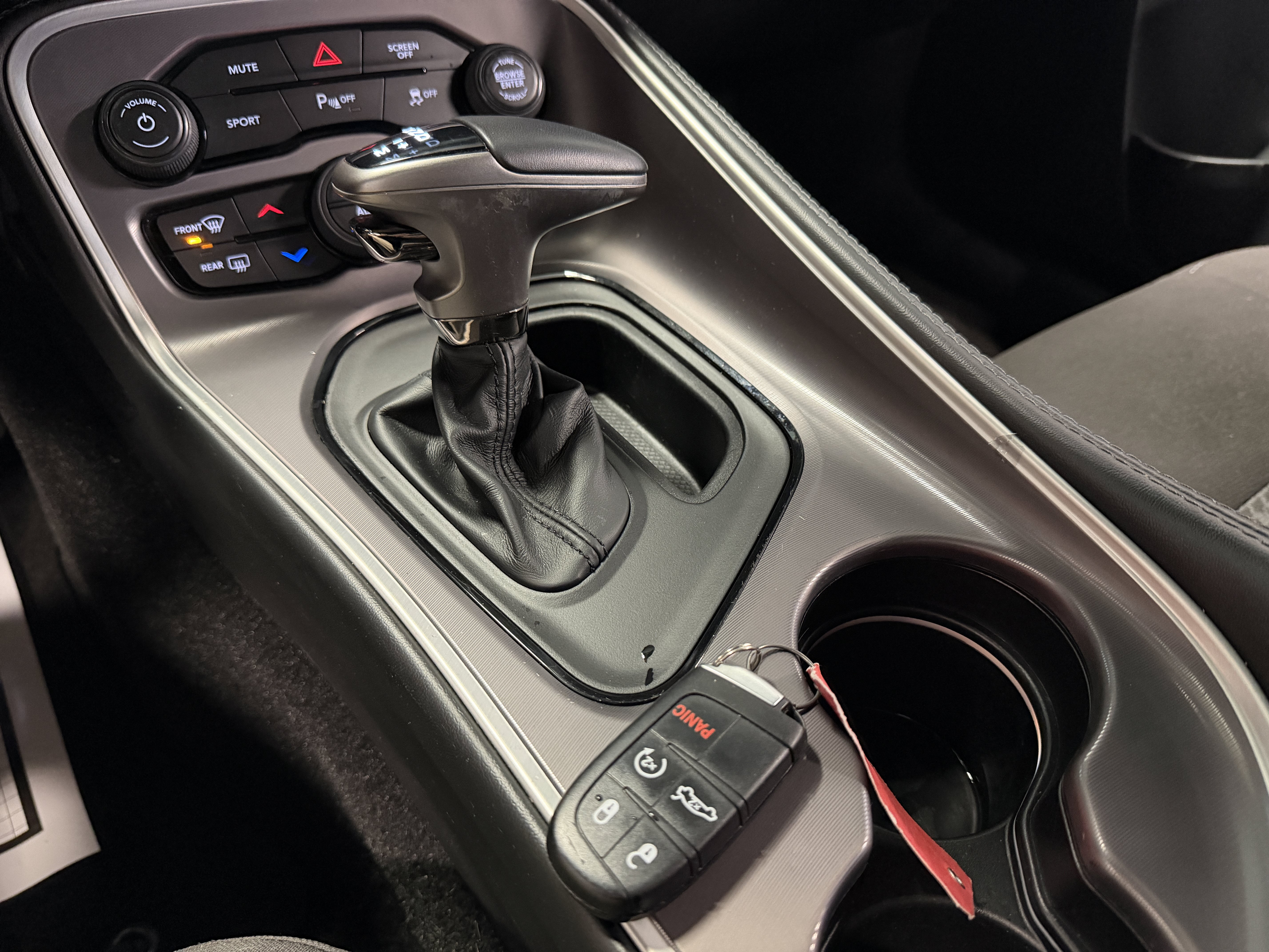 Used 2022 Dodge Challenger SXT w/ Driver Convenience Group RWD image 12