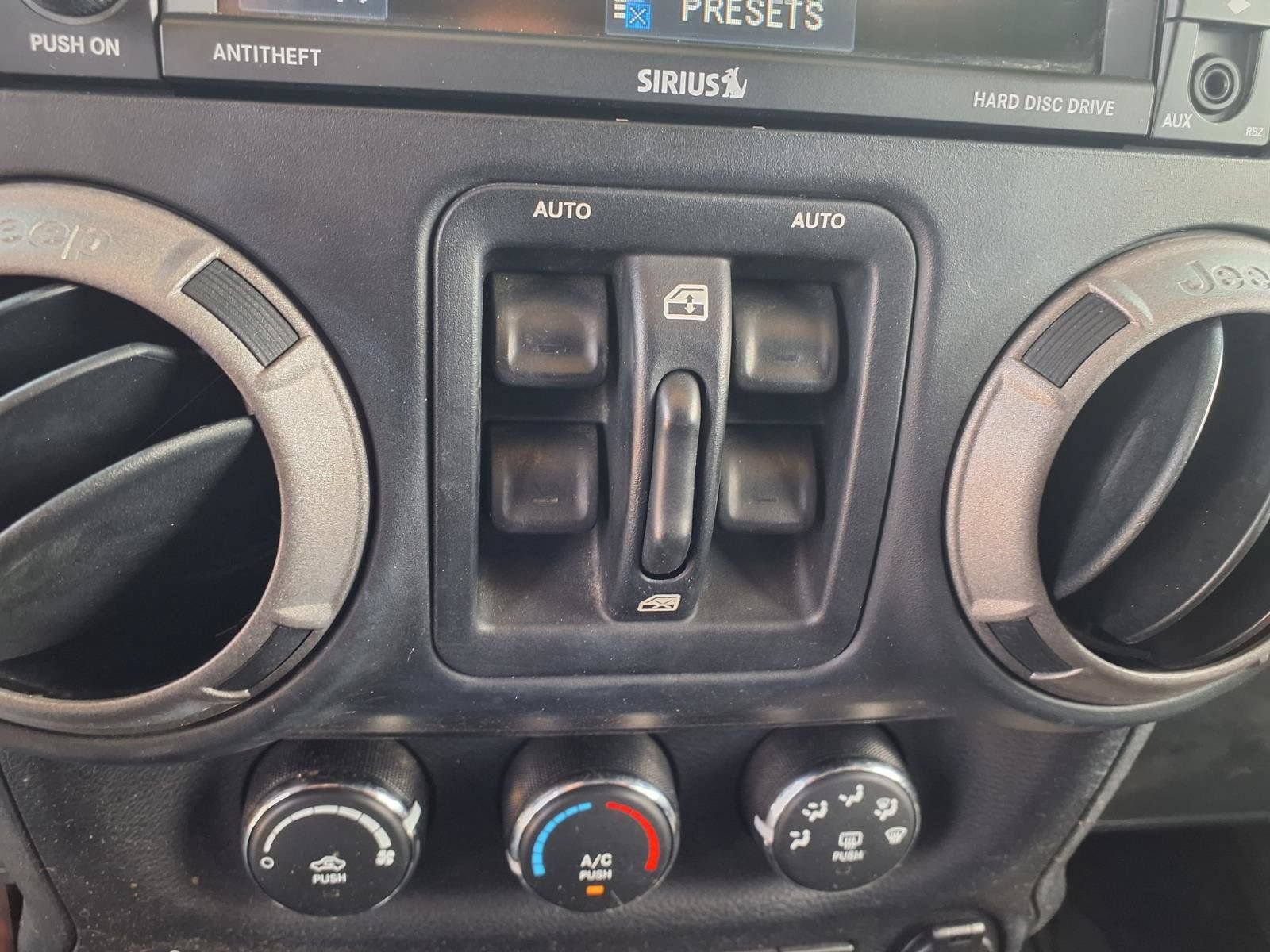 Used 2014 Jeep Wrangler Unlimited Sport AWD/4WD image 15