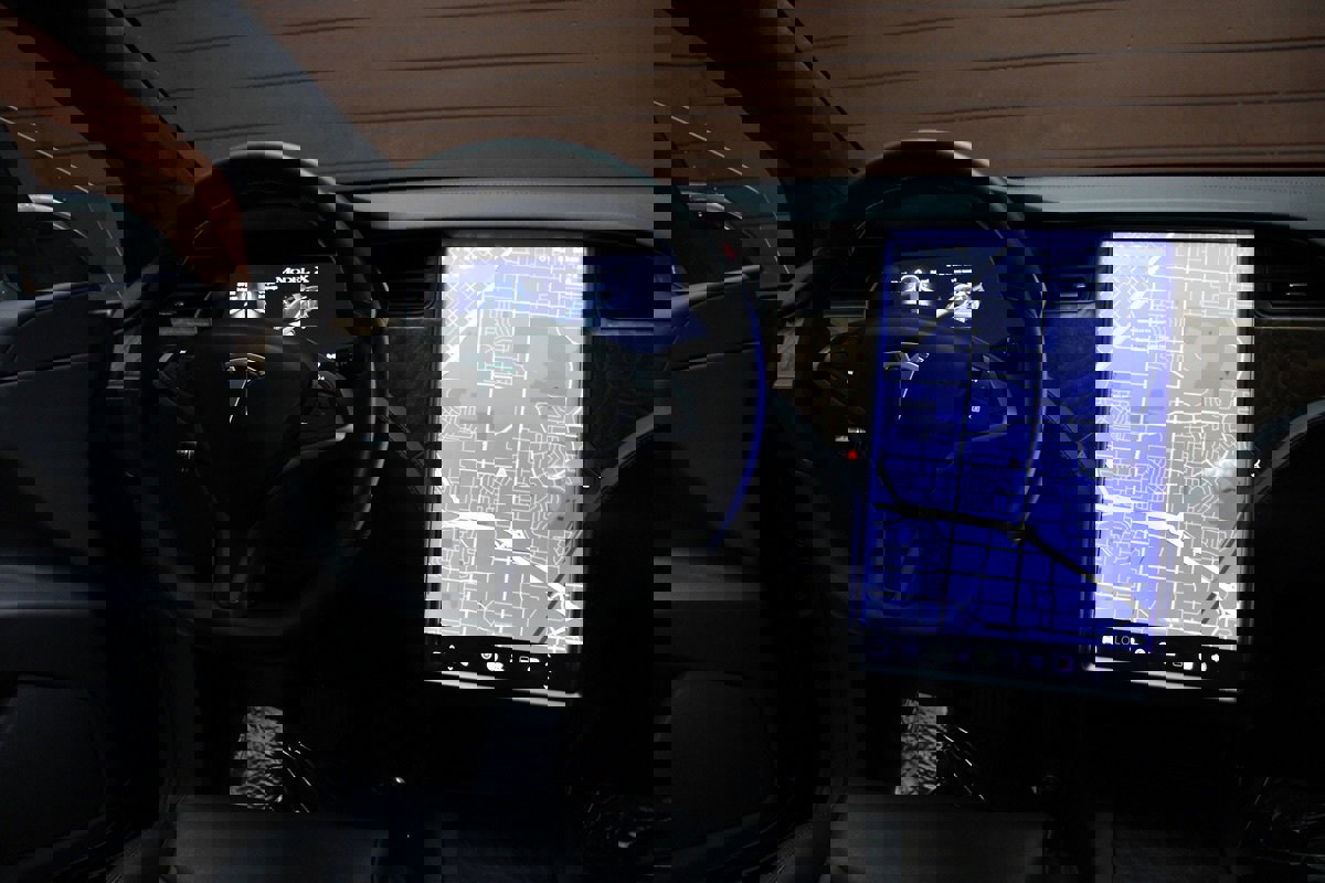 Used 2020 Tesla Model X image 32