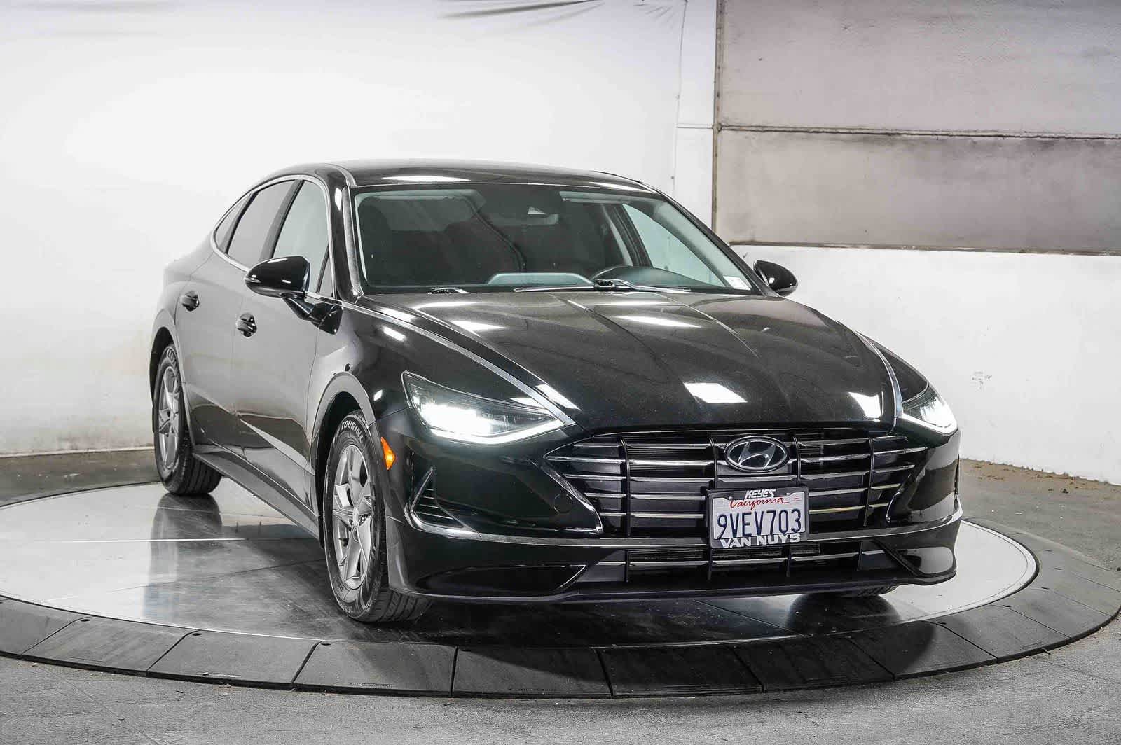 Used 2023 Hyundai Sonata SE FWD image 2