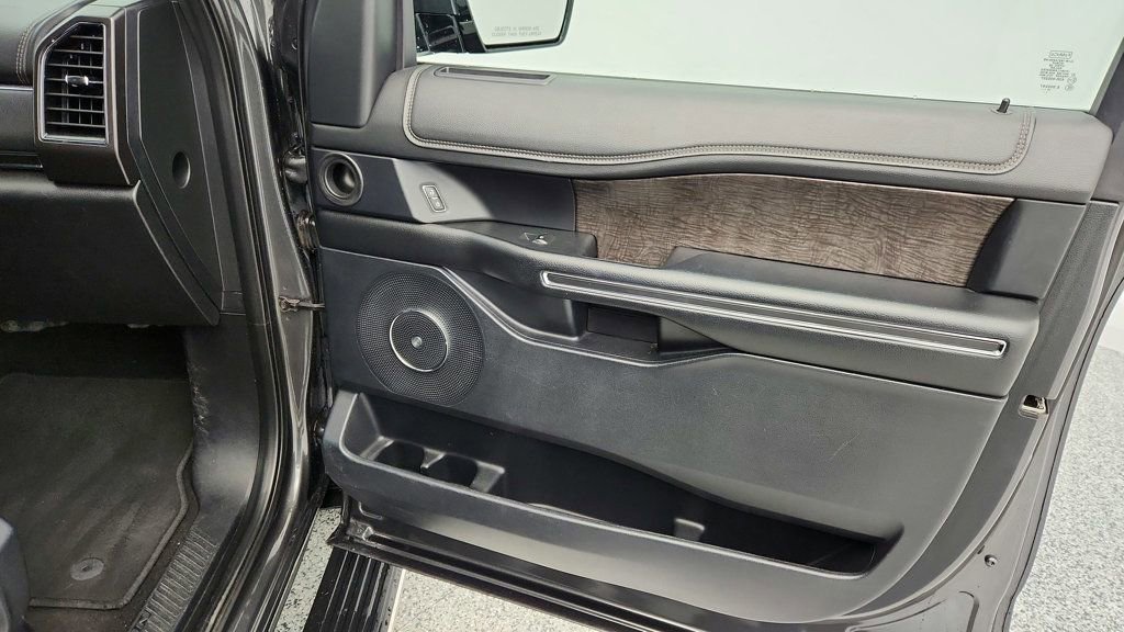 Used 2020 Ford Expedition Limited image 29