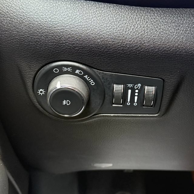 Used 2024 Jeep Compass Latitude AWD/4WD image 25