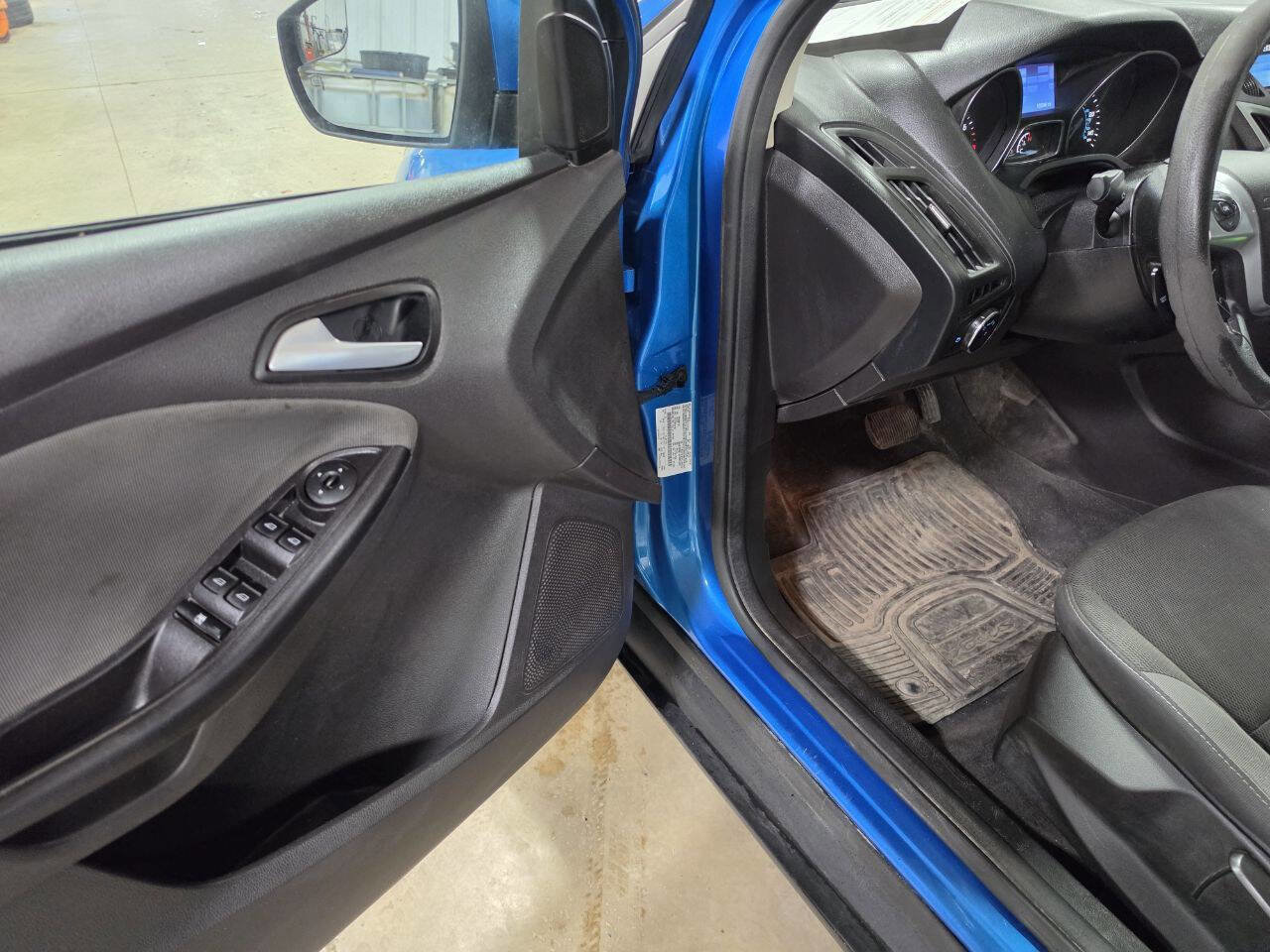 Used 2014 Ford Focus SE w/ SE Winter Package image 18