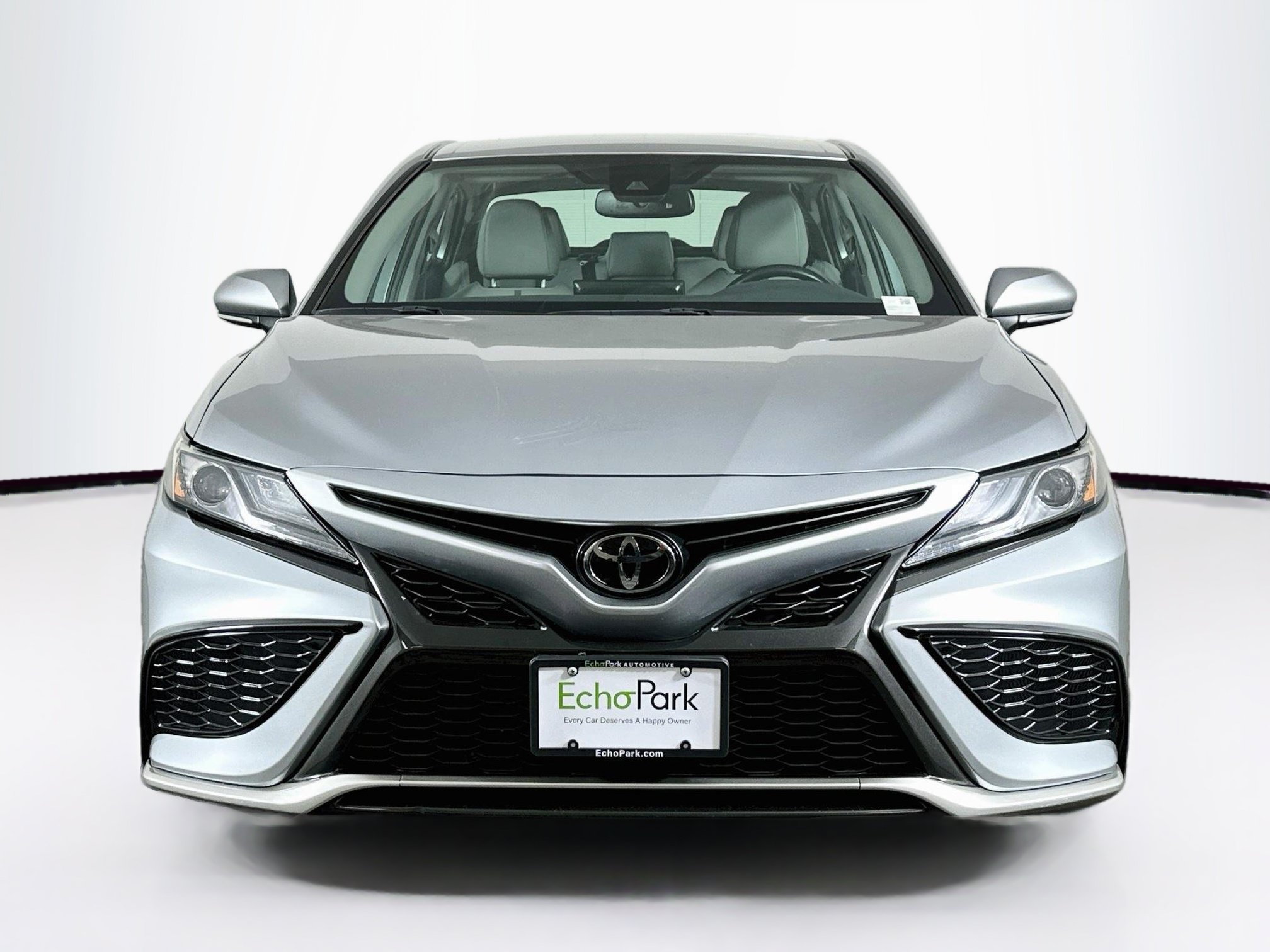 Used 2024 Toyota Camry XSE FWD image 2