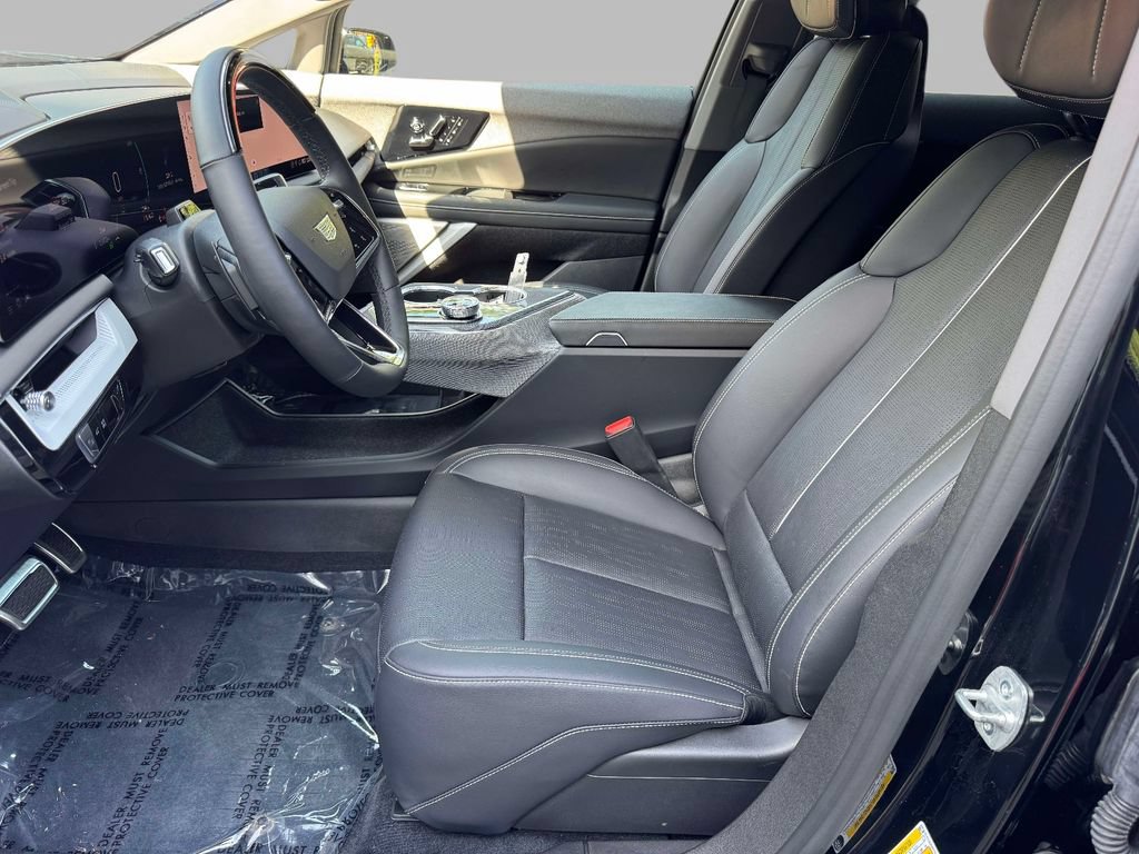 Used 2025 Cadillac Optiq Luxury 2 w/ LPO, Floor Liner Package AWD/4WD image 2