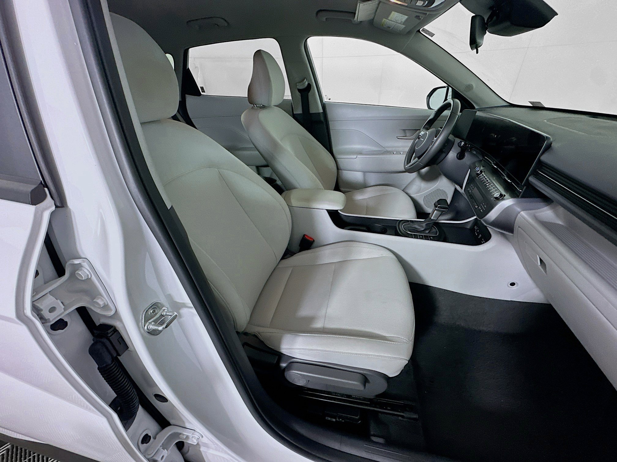Used 2025 Hyundai Kona SEL FWD image 28