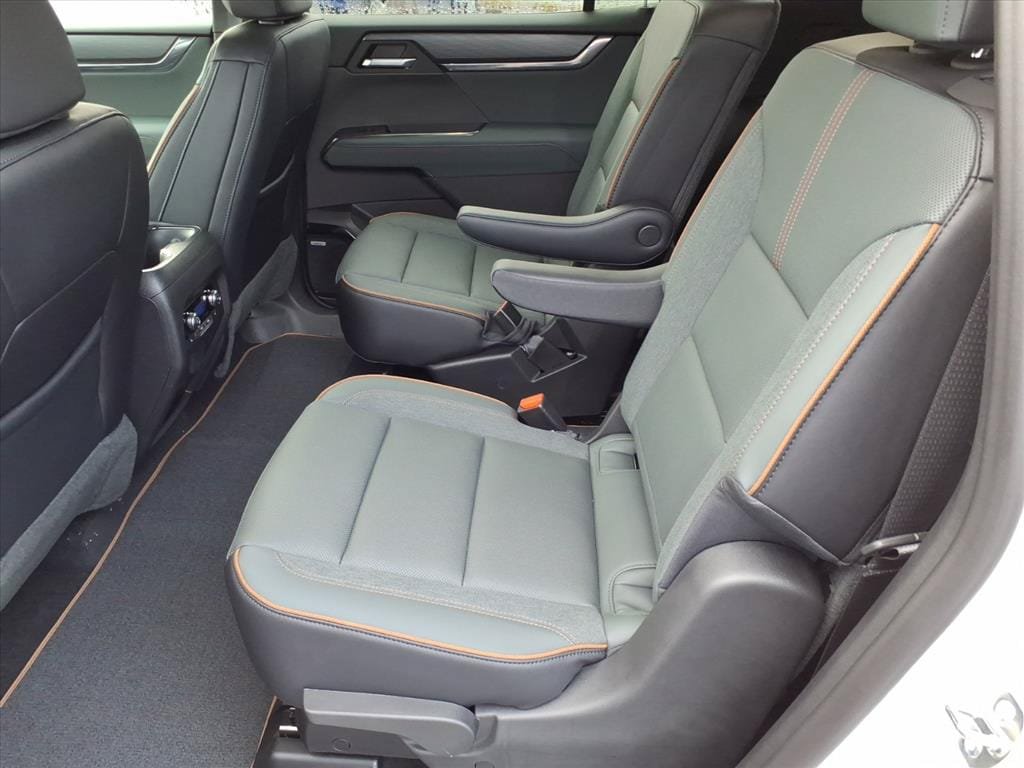 New 2026 GMC Acadia AT4 w/ Luxury Package AWD/4WD image 5
