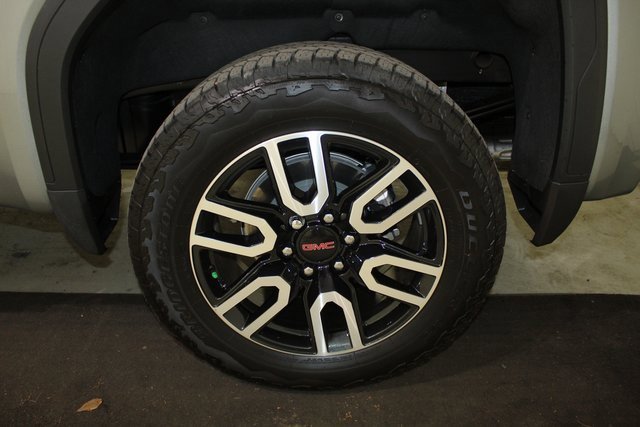 Used 2025 GMC Sierra 1500 AT4 w/ AT4 Premium Package image 20