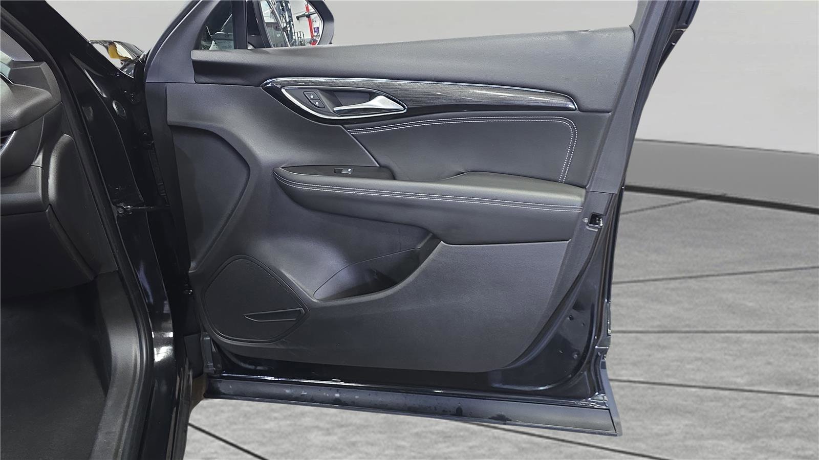 Used 2022 Buick Envision Essence w/ Safety Package image 28