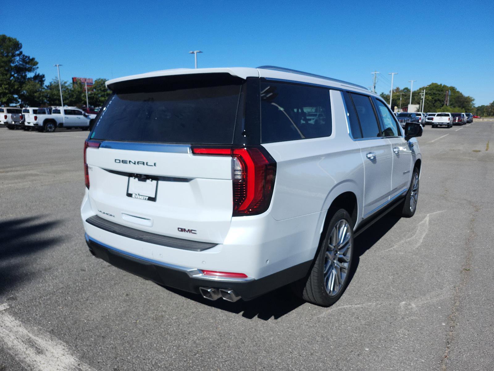 New 2026 GMC Yukon XL Denali w/ Denali Reserve Package image 3