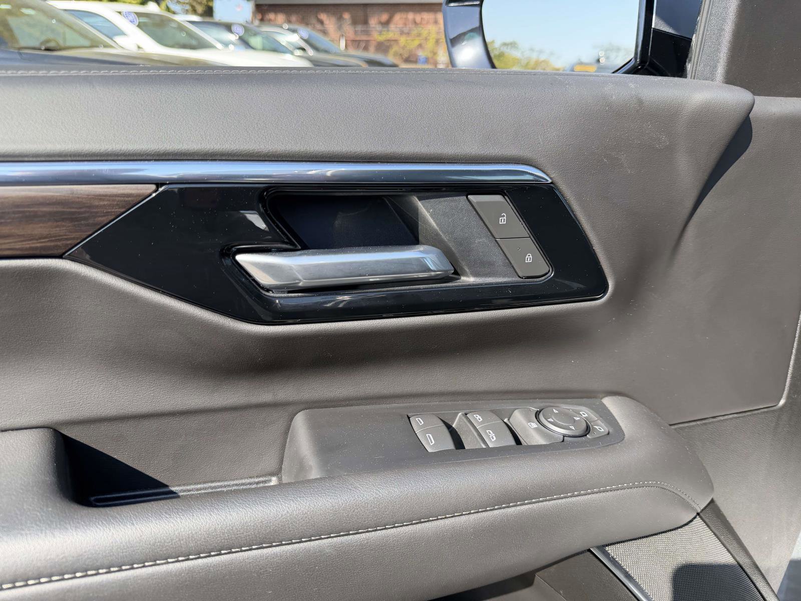 Certified 2025 Chevrolet Suburban LS AWD/4WD image 19