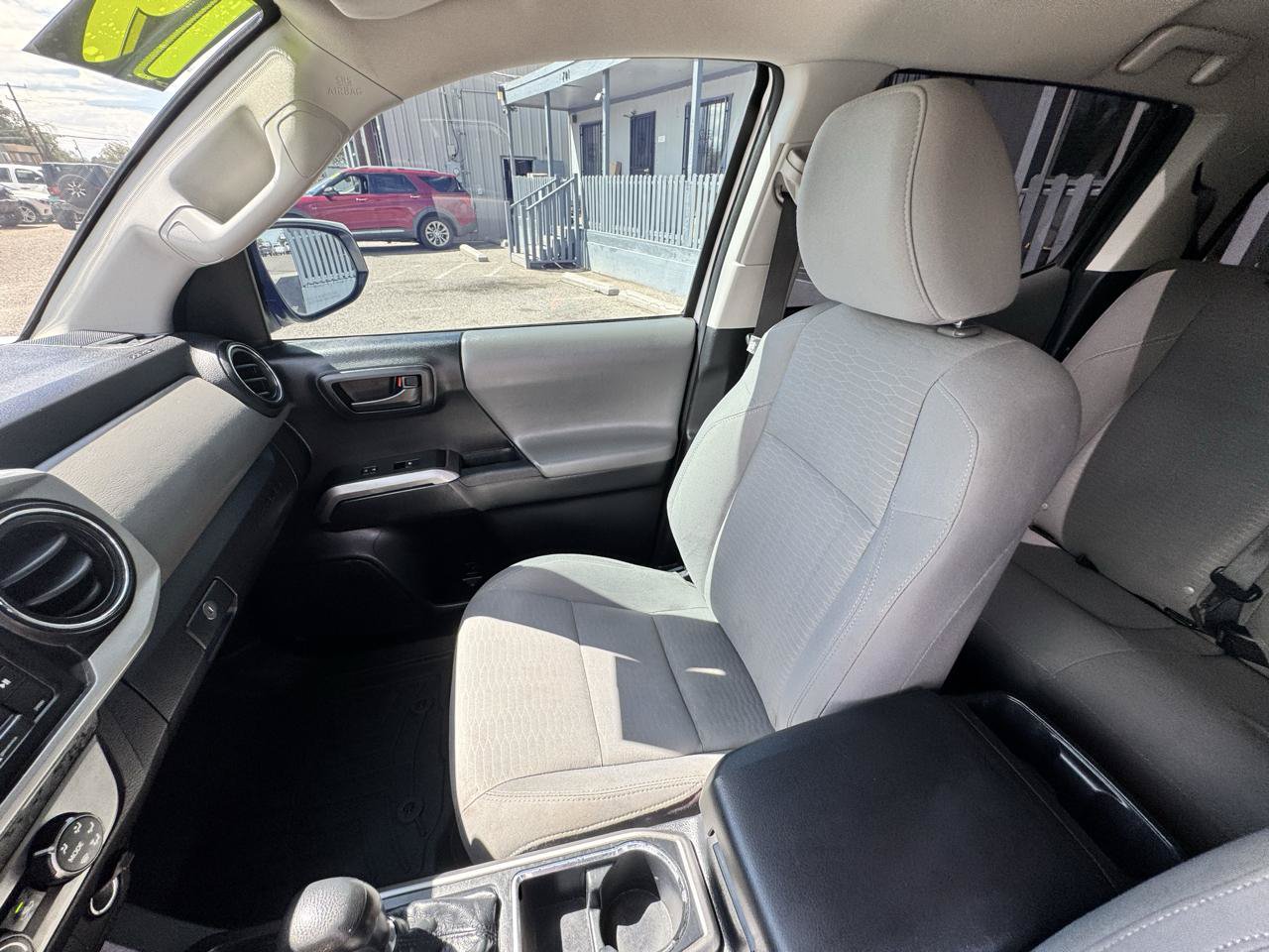 Used 2019 Toyota Tacoma SR5 AWD/4WD image 14
