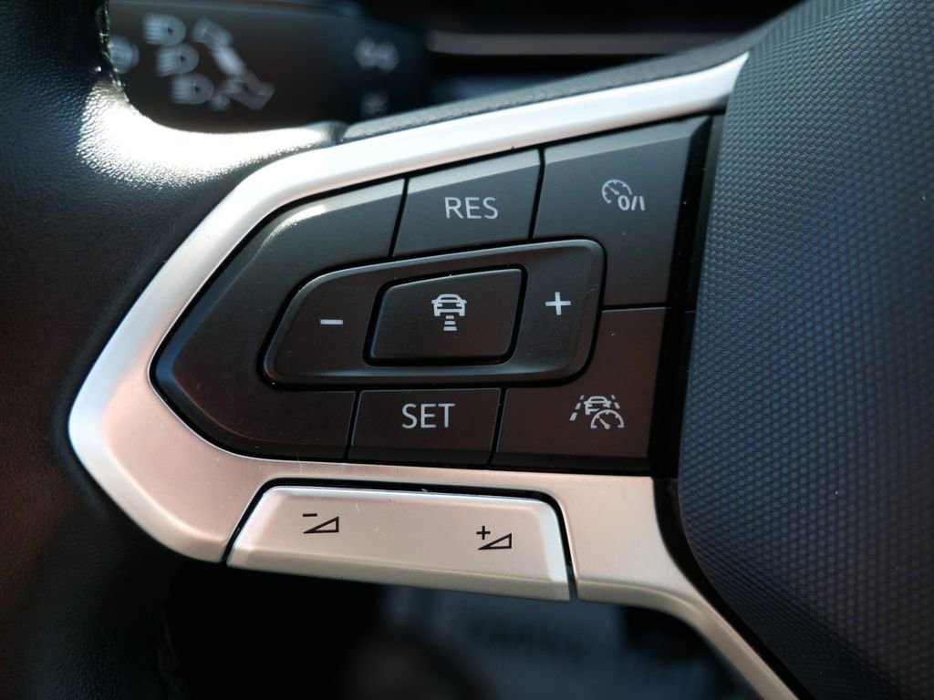 Used 2025 Volkswagen Jetta SE image 24
