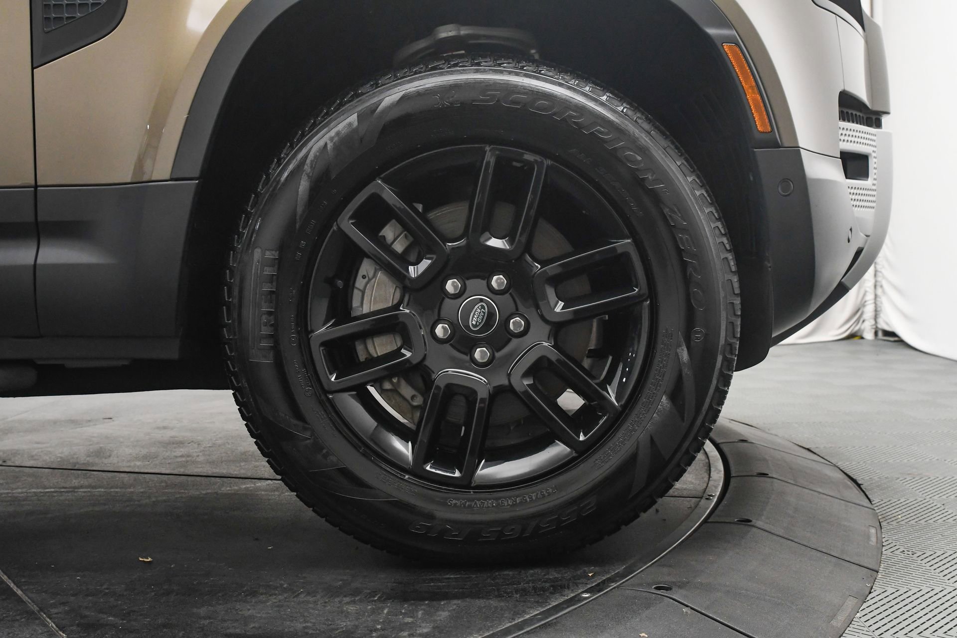 Used 2024 Land Rover Defender 110 S image 30