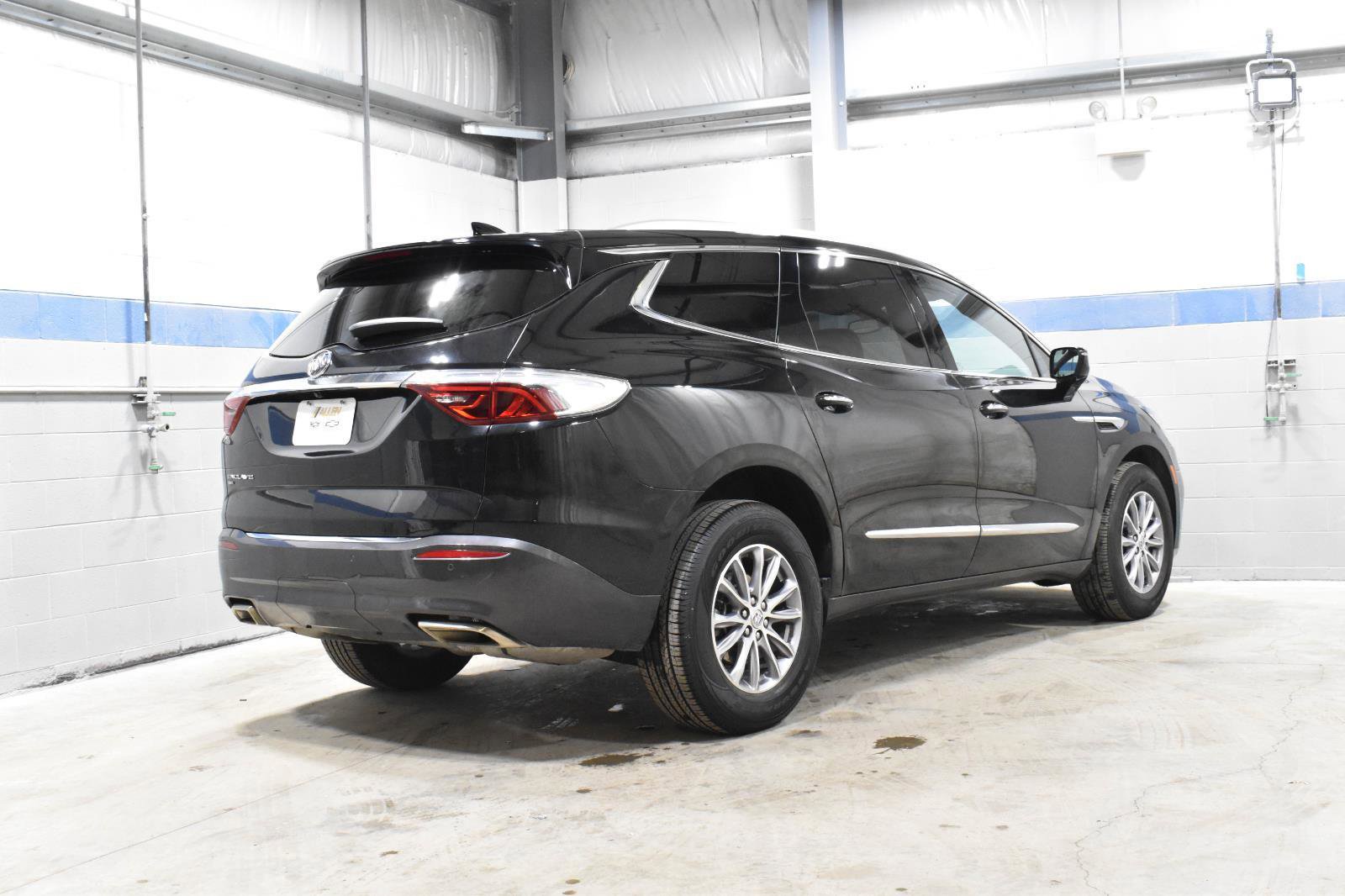 Used 2023 Buick Enclave Essence image 13